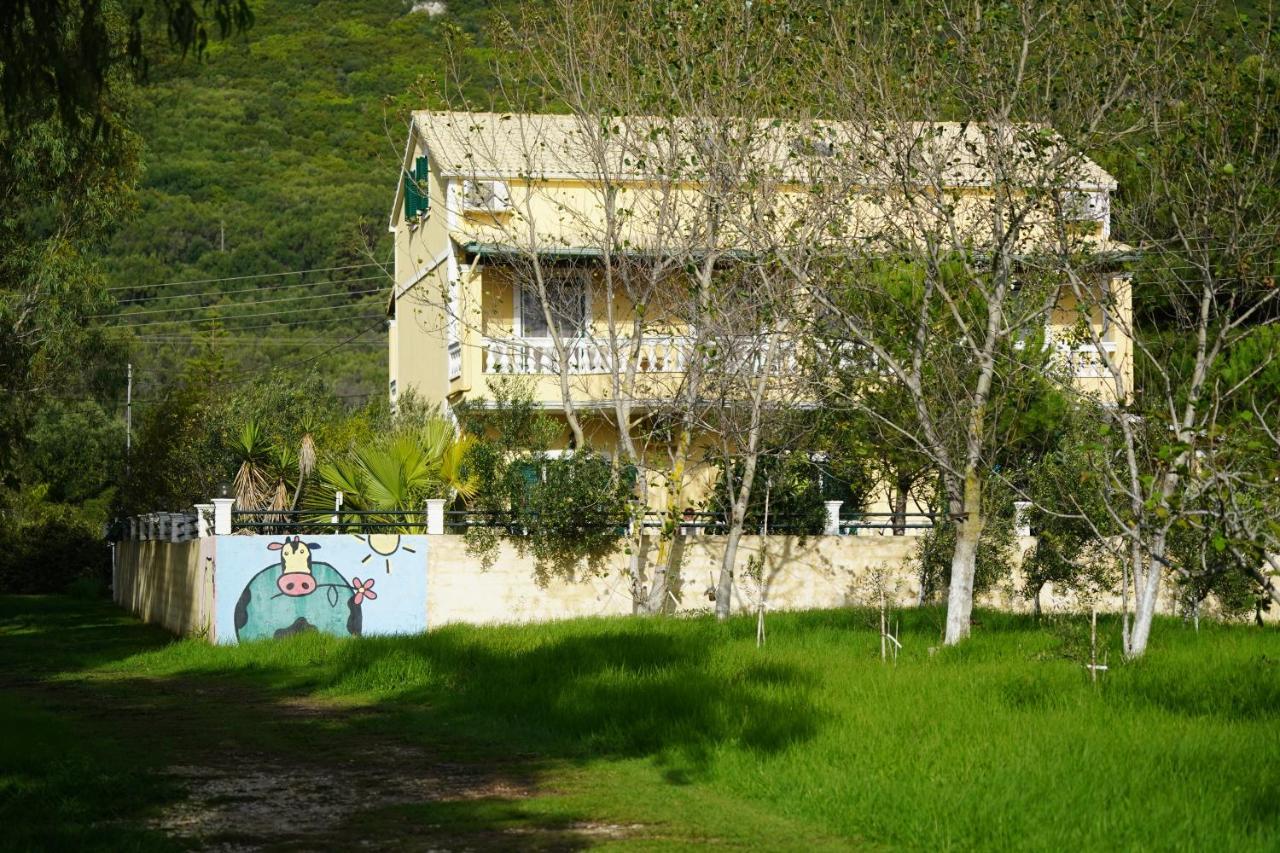 Stefanias Appartments Ágios Matthaíos Esterno foto