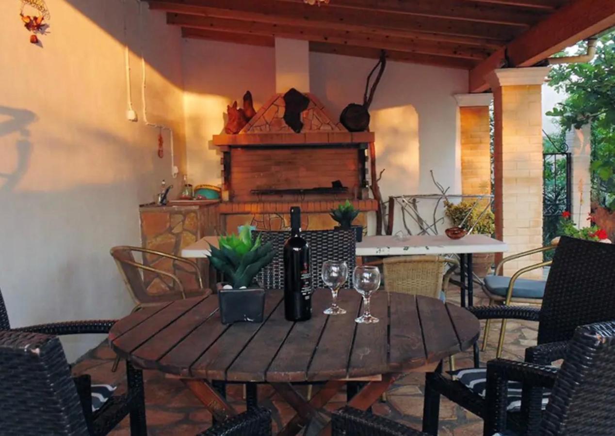 Stefanias Appartments Ágios Matthaíos Esterno foto